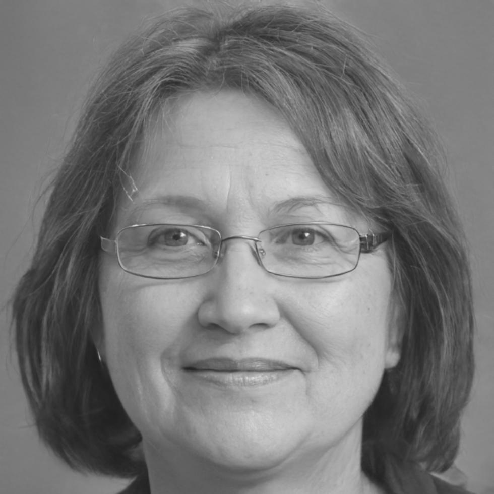 Dr. Sarah Müller, Leitende Finanzanalystin